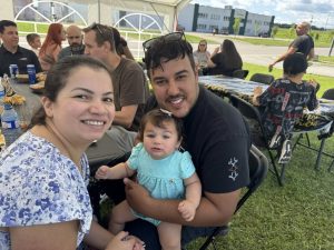 alt="Employé AMEC lors de la célébration 30e anniversaire AMEC"