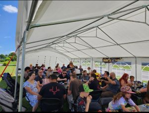 alt="Employé AMEC lors de la célébration 30e anniversaire AMEC"